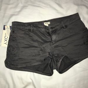 NEW roxy gray shorts with super cute pattern